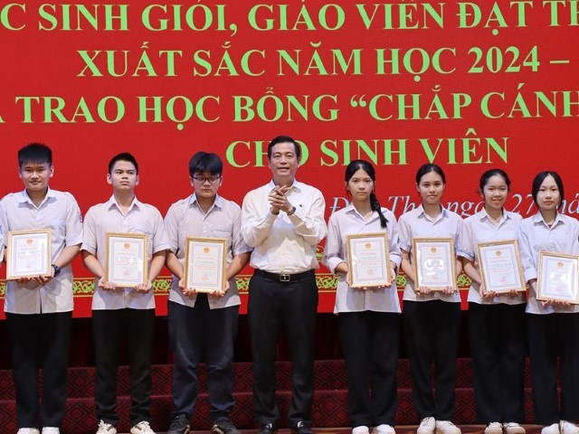 Đức Thọ: Tuyên dương 452 học sinh, giáo viên xuất sắc năm học 2024-2025